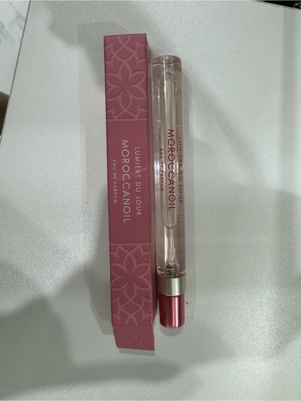 Moroccanoil Lumière Du Jour Roller in Rose Pink